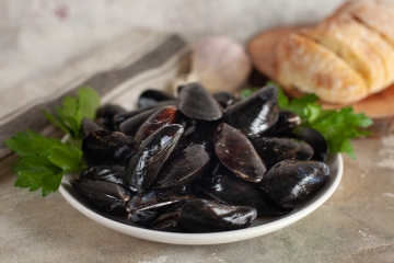 P.E.I. Mussels. (2 lb.)